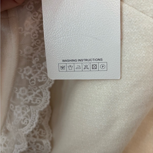 NWT Devil Inspired XS Women's Coat with detachable fur and bow - Picture 5 of 11